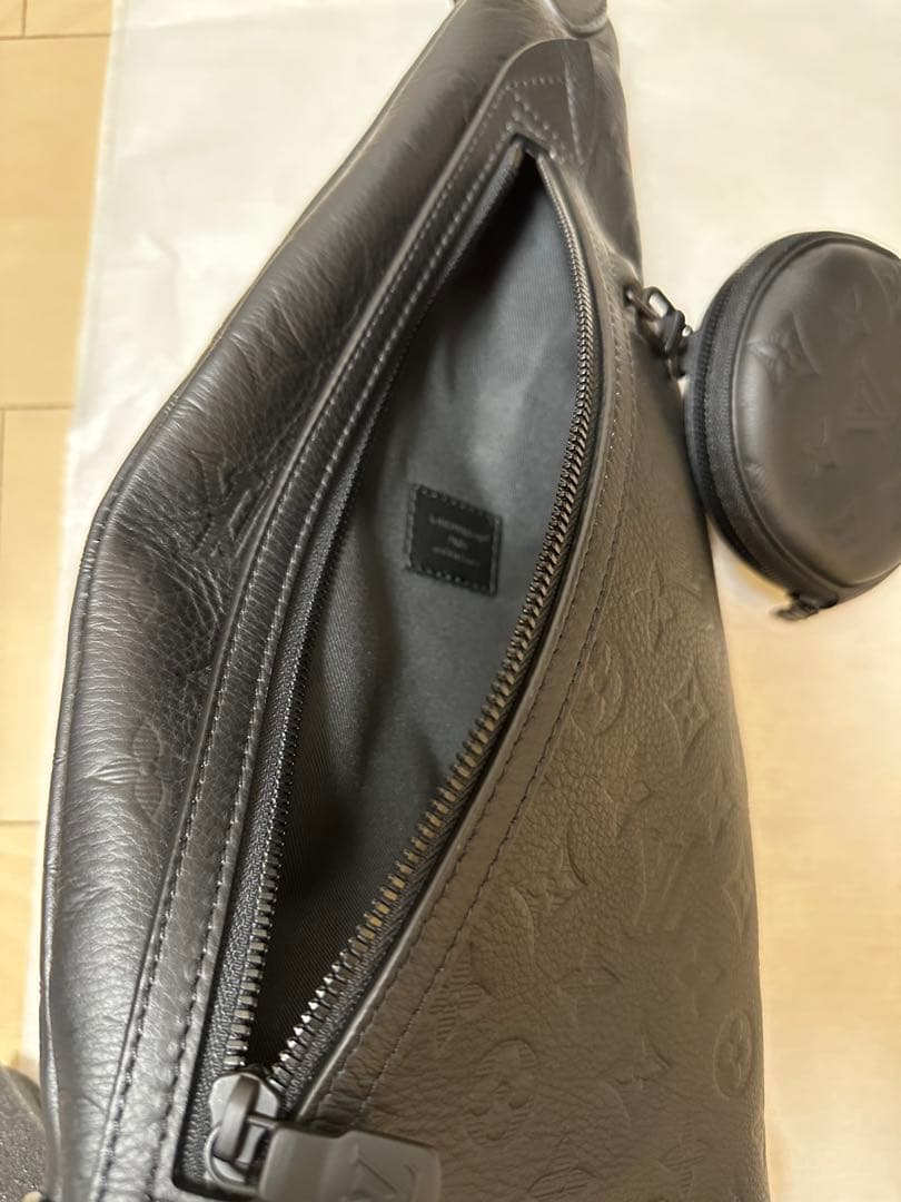 LOUIS VUITTON デュオ•スリングバッグ　モノグラムメンズ•レディース