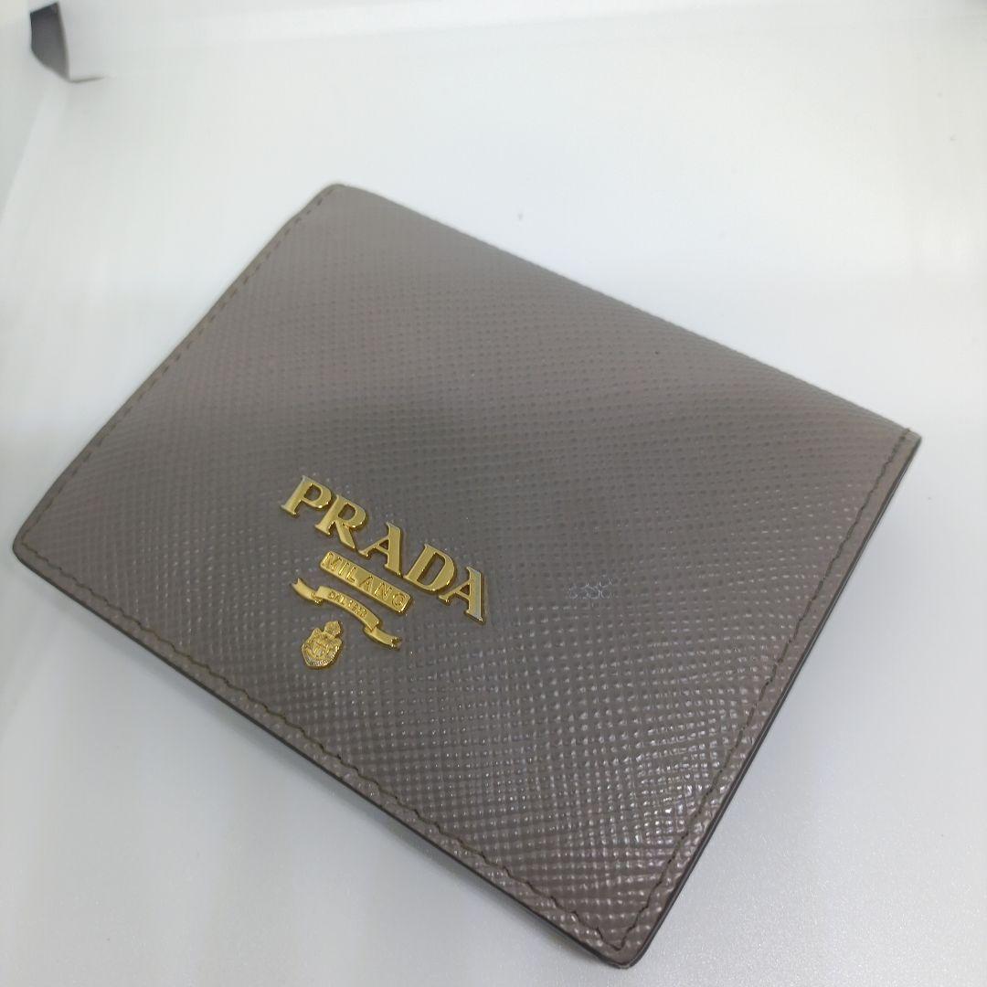 プラダ２つ折り財布　PRADA折財布ベージュ