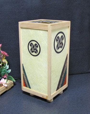 和紙の温り＝「丸に違い鷹の羽」／2本組／LED・檜枠造・フイルム加工・軽量／