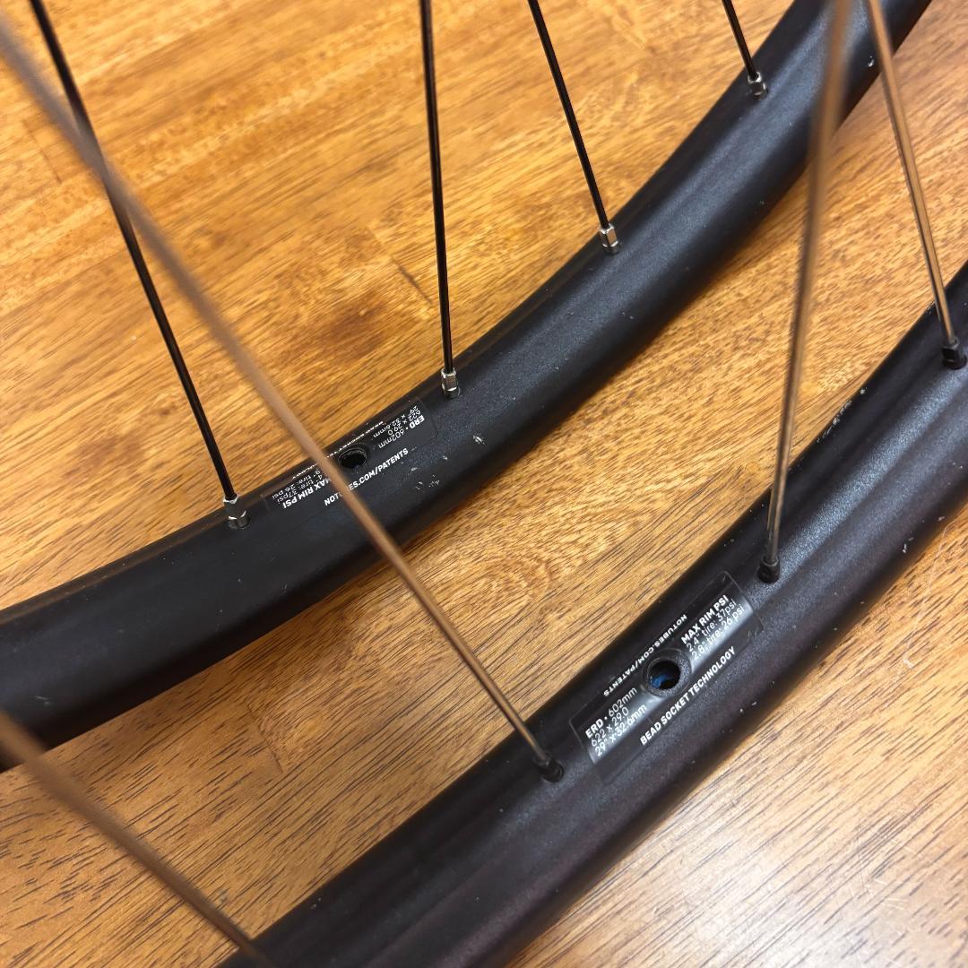 INDUSTRY NINE ハブ　STANS Flow EX3手組ホイール 前後