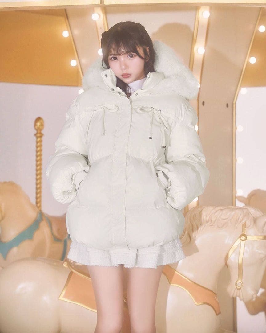 新品タグ付 ミシェルマカロン ファーフードリボンダウンコート ホワイト フリー