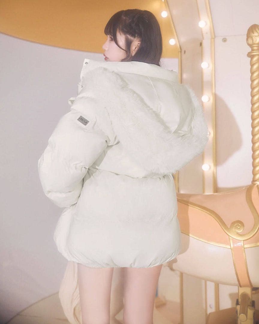 新品タグ付 ミシェルマカロン ファーフードリボンダウンコート ホワイト フリー