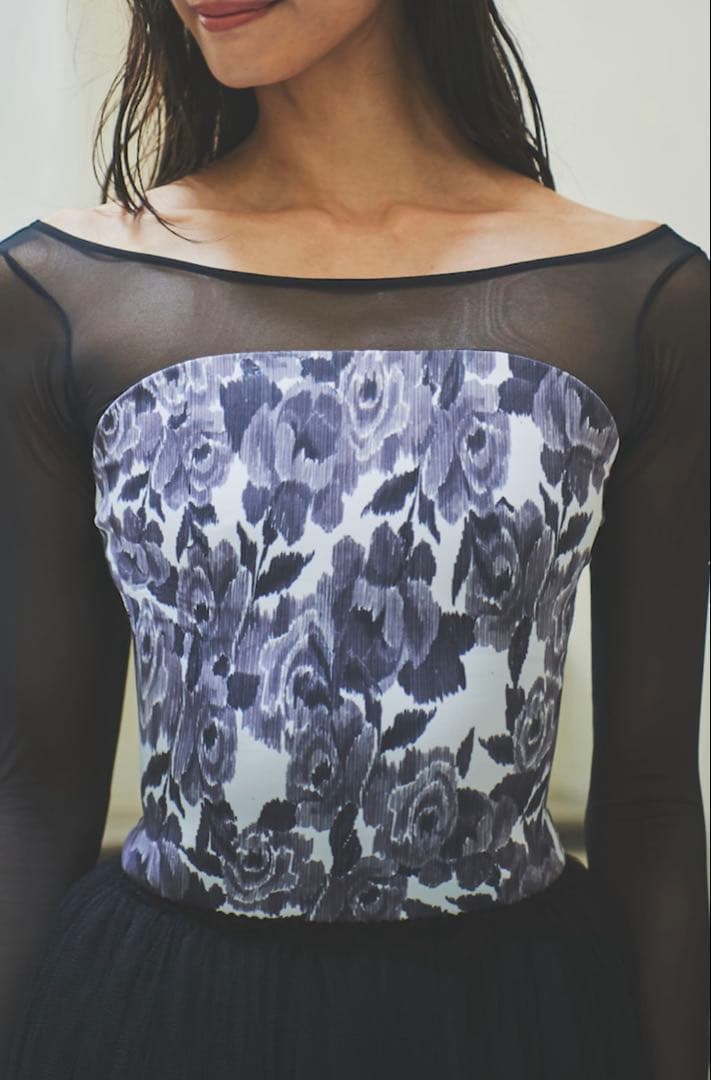 新品 stina スティナ 超人気 レオタード M 完売品