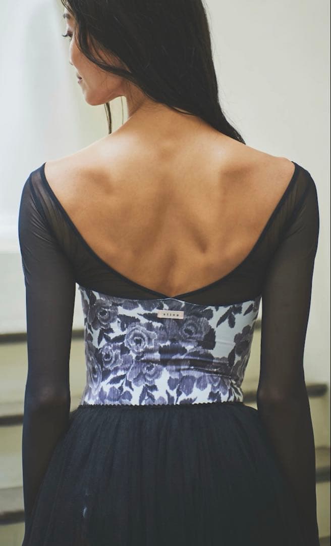 新品 stina スティナ 超人気 レオタード M 完売品