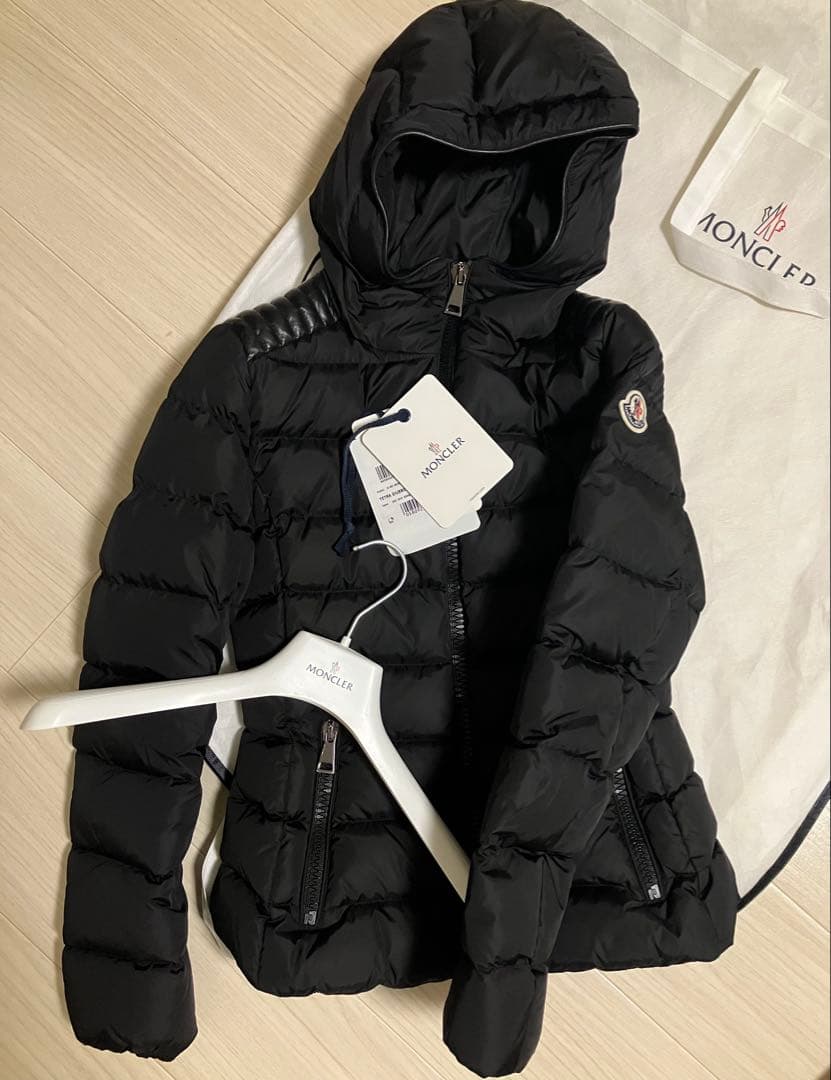 新品同様モンクレール MONCLER テトラ Tetra黒サイズ0