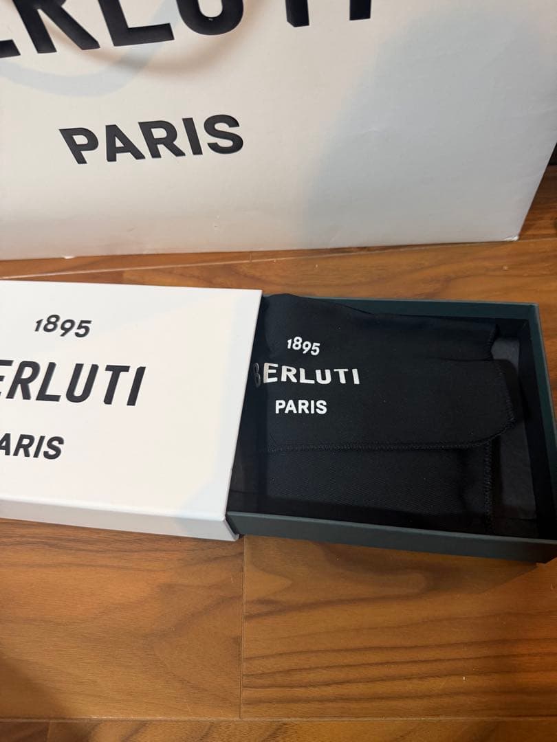 定価10.2万　ベルルッティコアロジック　財布　コンパクト　ワパ　イタウバ