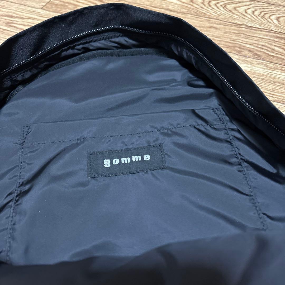 美品！gommeお花のブラックバックパック
