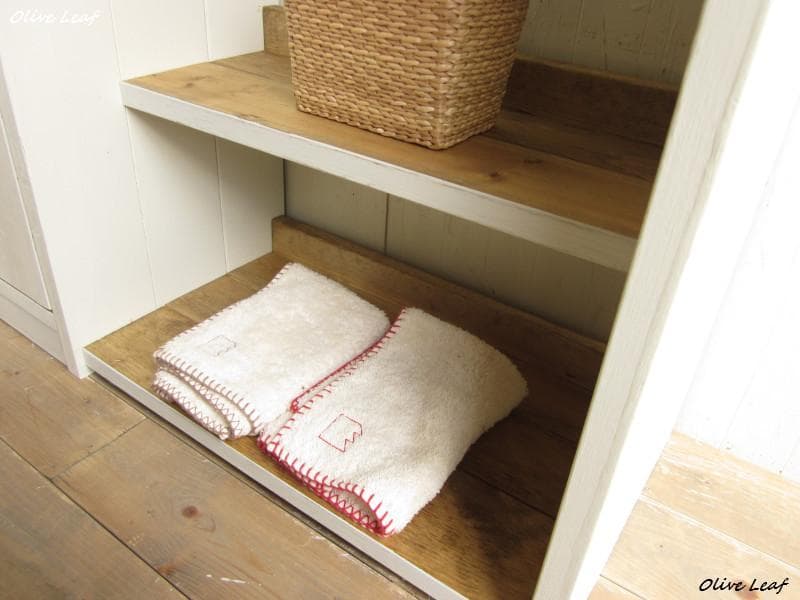 サイズ、デザインオーダー可！３段扉ハンガーキャビネット●シャビーホワイト受注製作