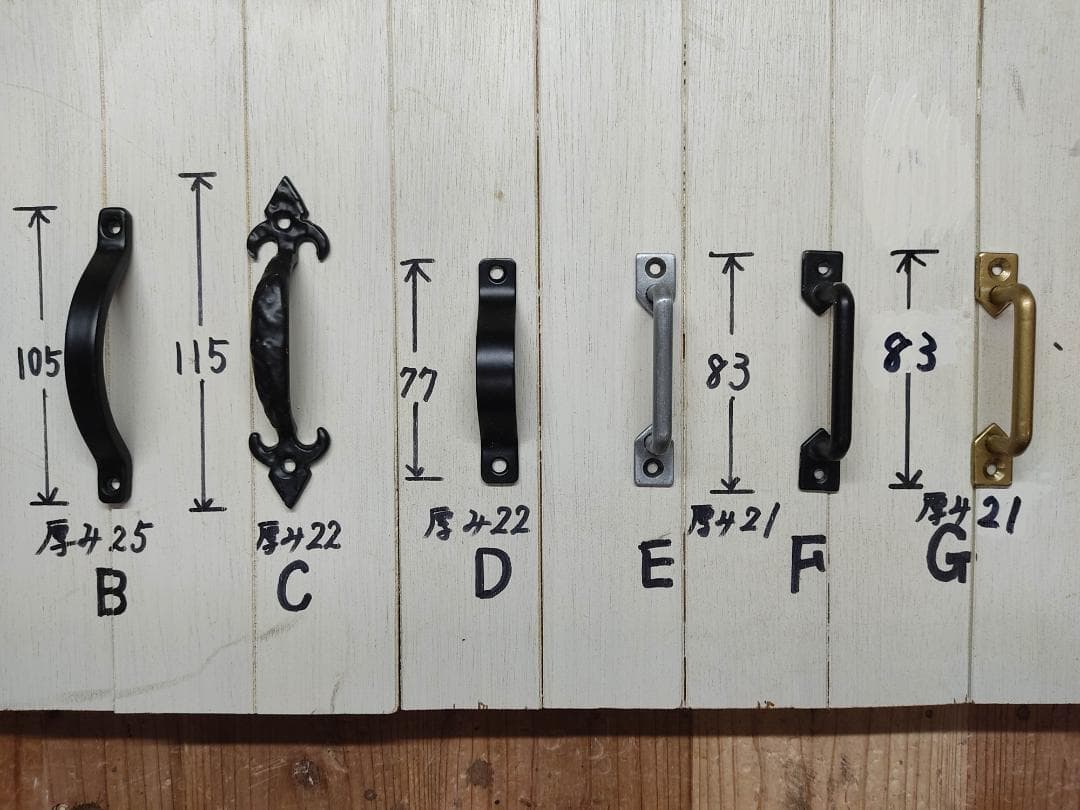 サイズ、デザインオーダー可！３段扉ハンガーキャビネット●シャビーホワイト受注製作
