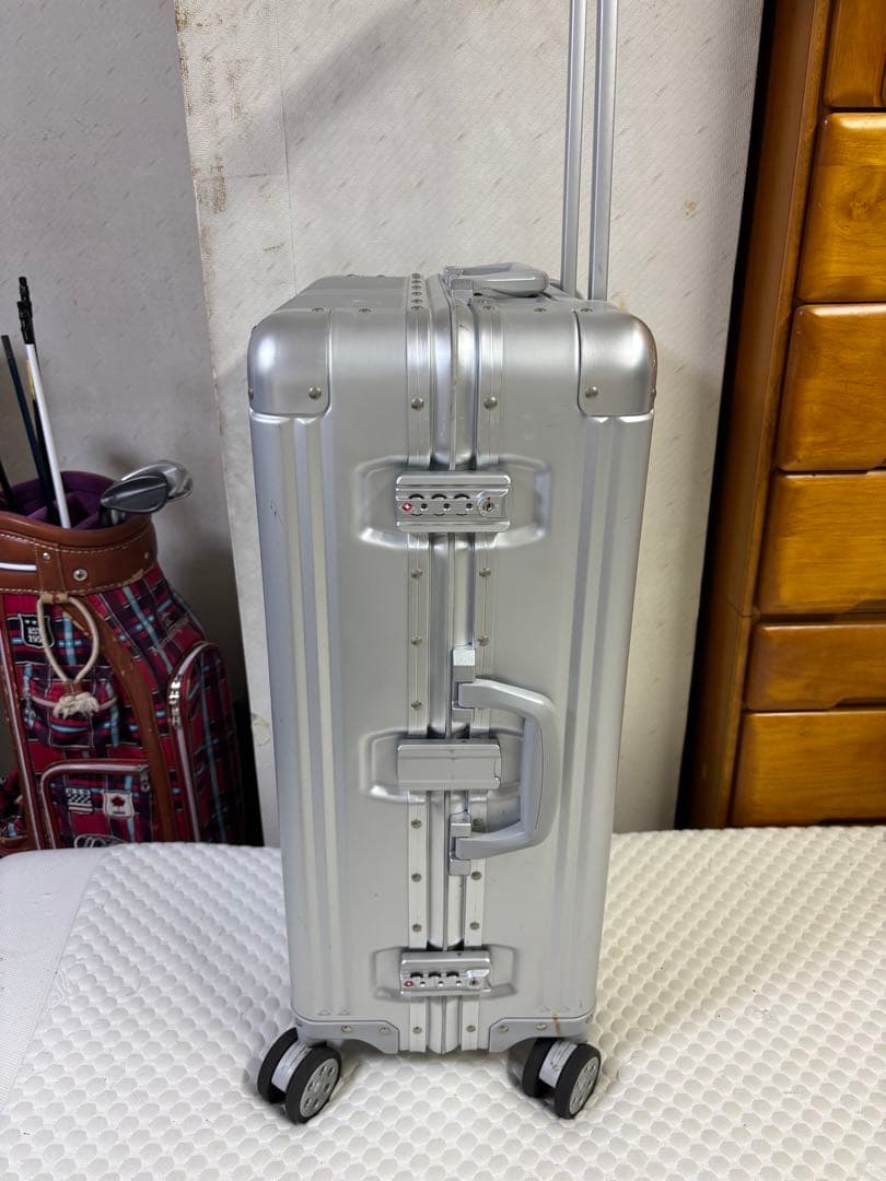 m*3様 非売品 65L メルセデスベンツ スーツケース シルバーキャリーケース