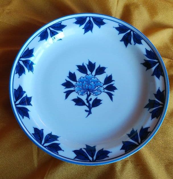 源右衛門　皿　染付牡丹