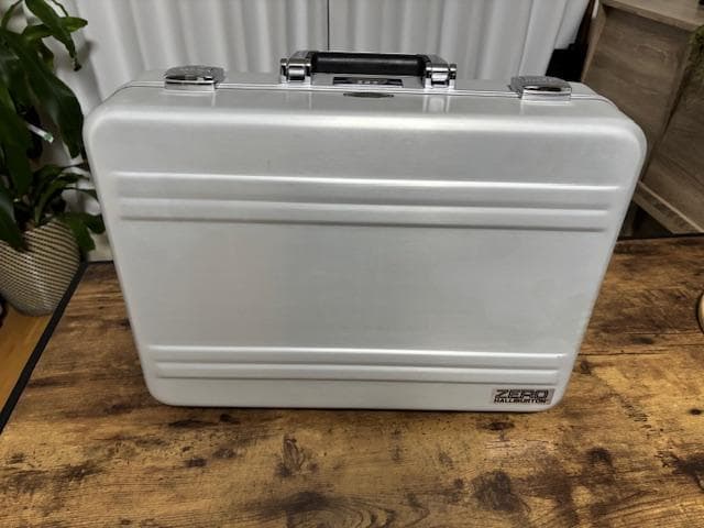 米国 SIZERO HALLIBURTON パソコンケース DZ5 アルミ正規品