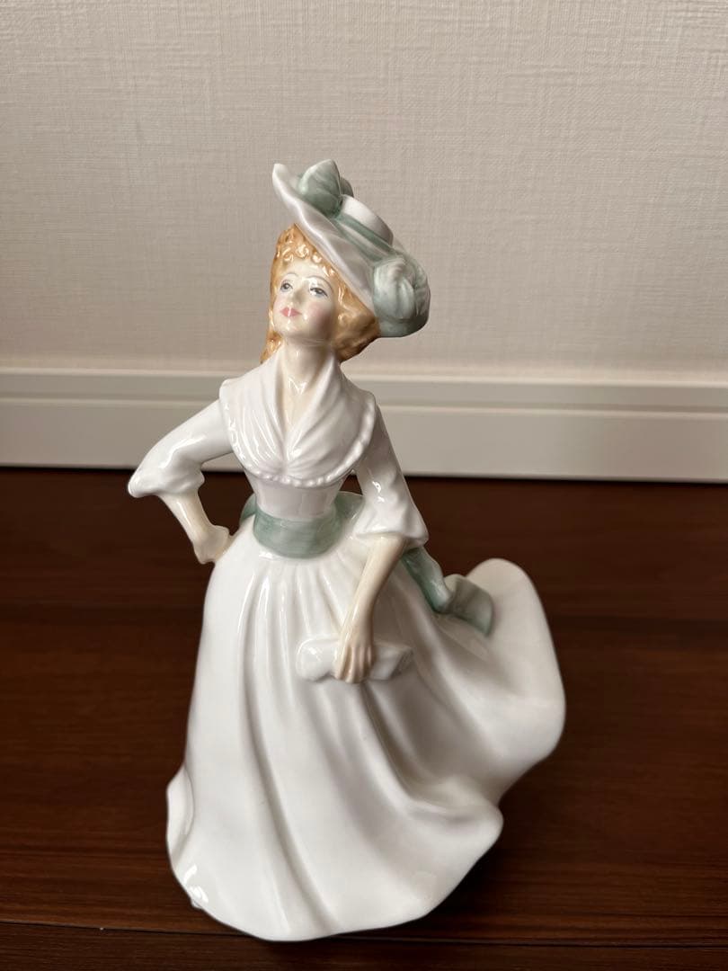 お値下げ【新品　未使用】ロイヤルドルトン　マーガレット フィギュリン