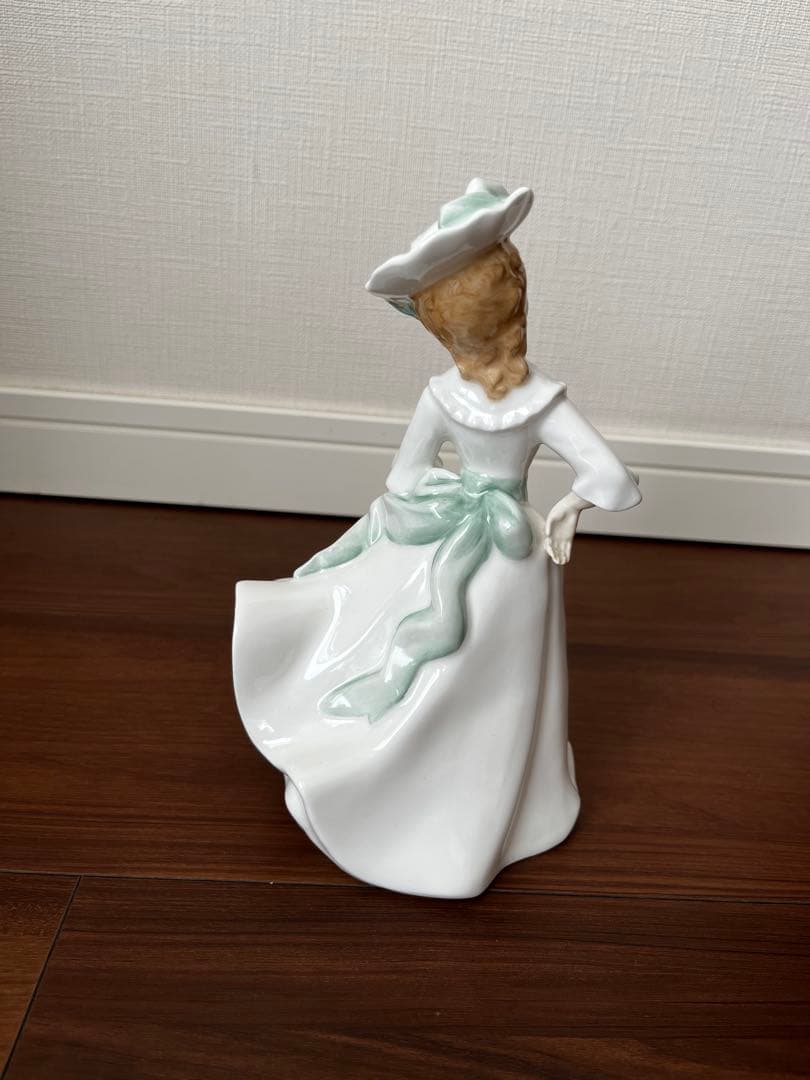 お値下げ【新品　未使用】ロイヤルドルトン　マーガレット フィギュリン