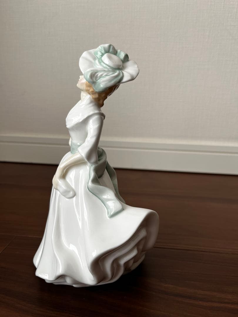 お値下げ【新品　未使用】ロイヤルドルトン　マーガレット フィギュリン