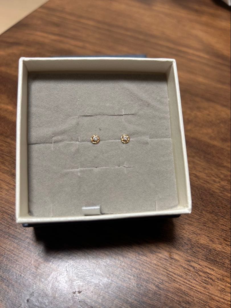 TSUTSUMI 18K スタッドピアス 箱付き