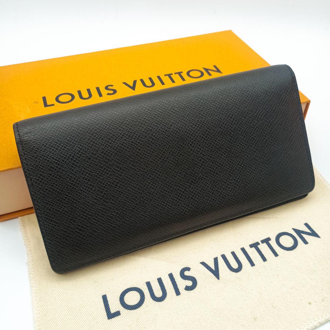 【美品SS】ルイヴィトン　タイガ　新型ブラザ　ロゴシルバー金具　黒系　IC搭載