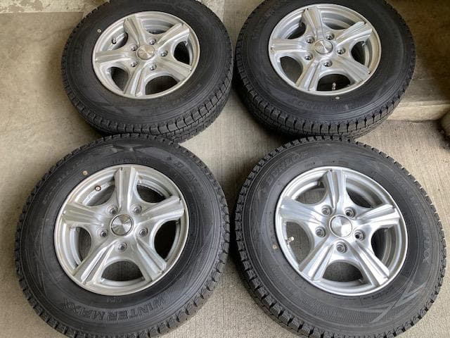 スタッドレスタイヤ4本（アルミホイール付）１６５／８０Ｒ１３（５穴）