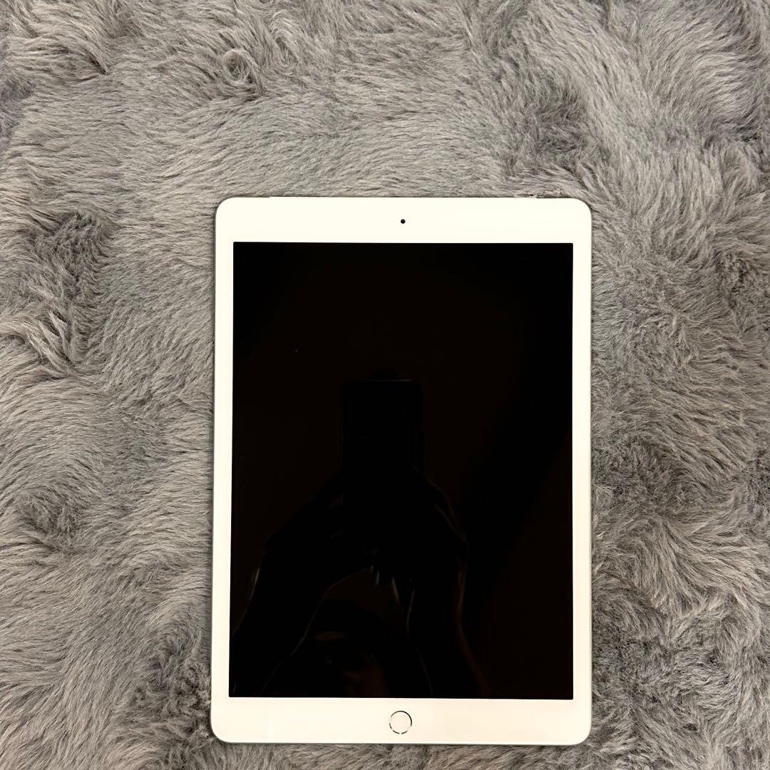 【中古】iPad第7世代 32GB シルバー Wi-Fi + Cellular