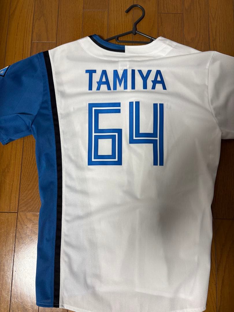 田宮裕涼選手　ホームユニフォーム