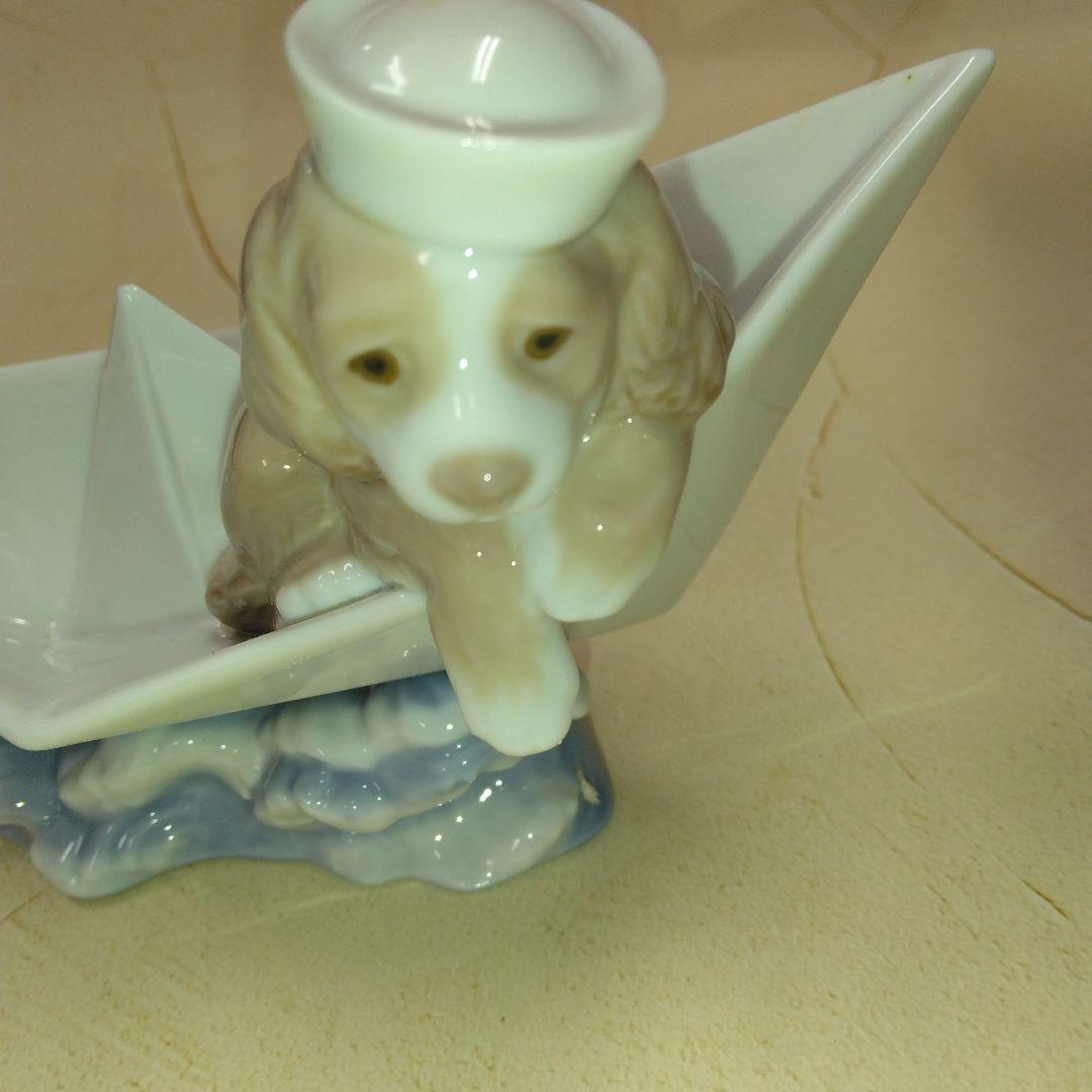 リヤドロ　紙船と犬