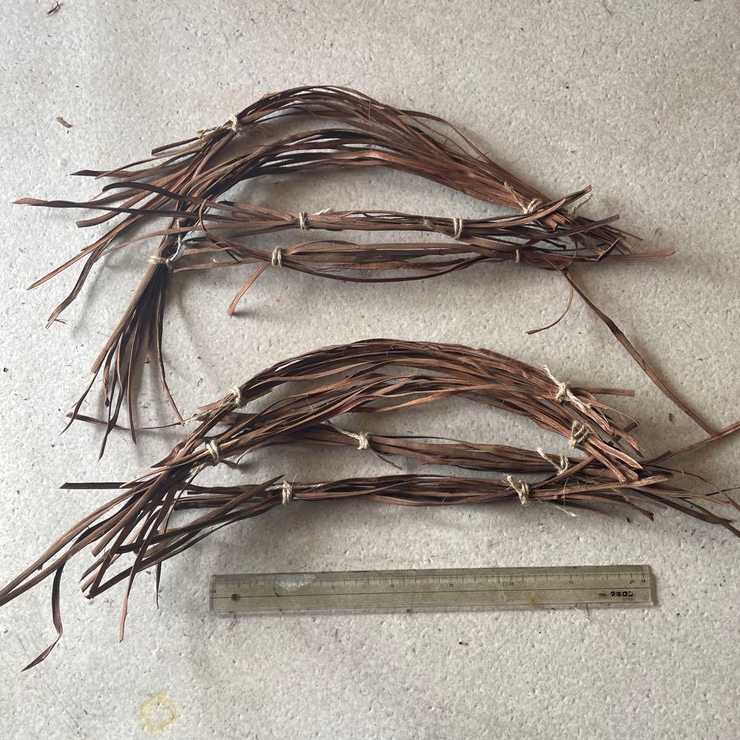 山葡萄　皮　約240本　幅6mm 長さ5cm以下