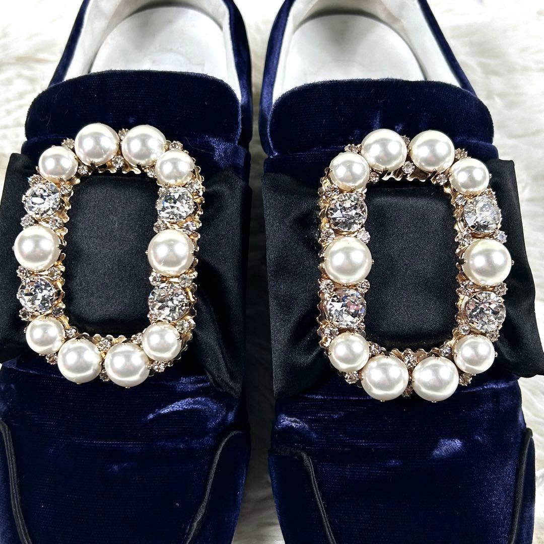 Blue rose ロジェヴィヴィエ パール ベルベット スニーカー 紺