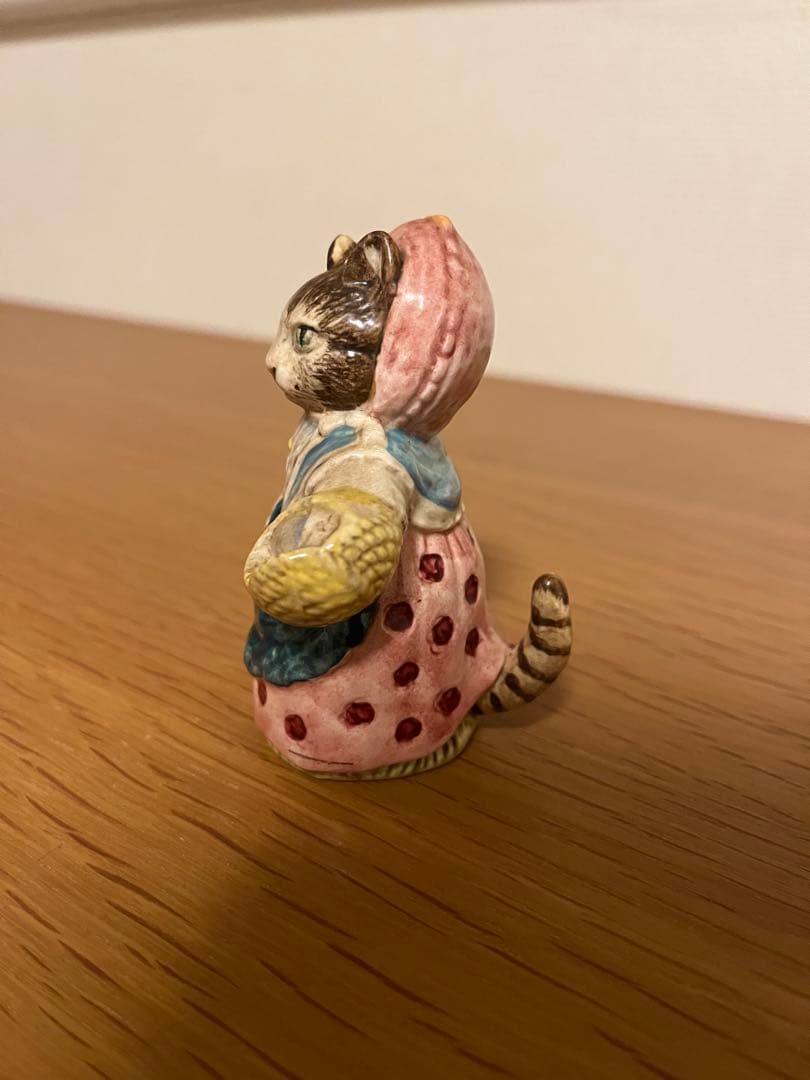 ベスウィック Beswick グロースターの仕立て 陶器 フィギュリン