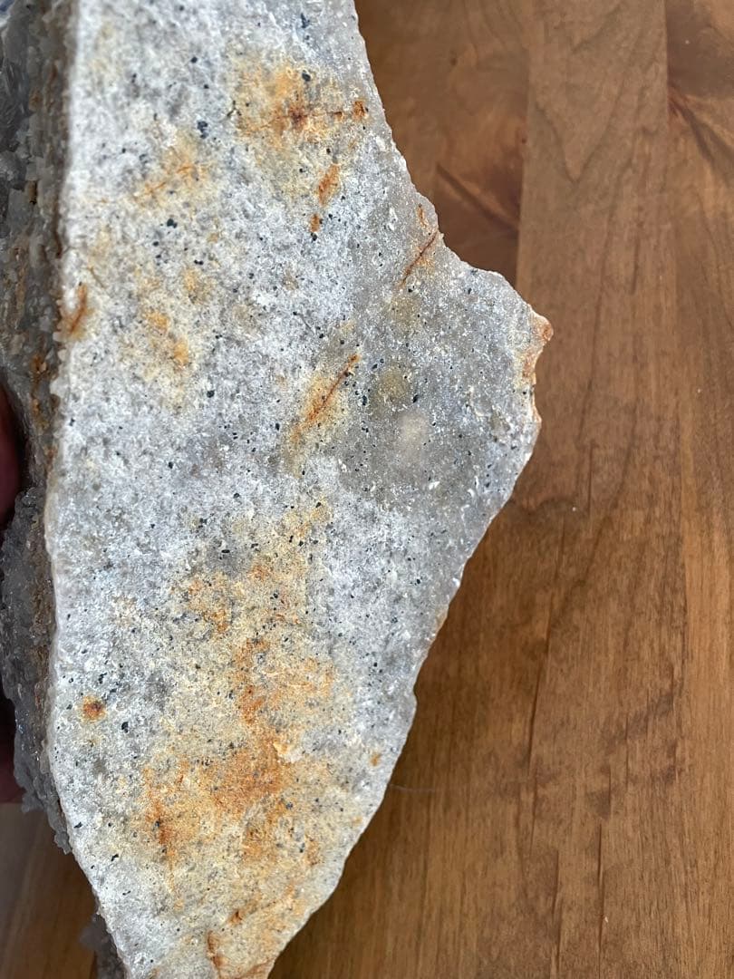 ブラジル産 ルチル入りスモーキークォーツ・クラスター（母岩付き）