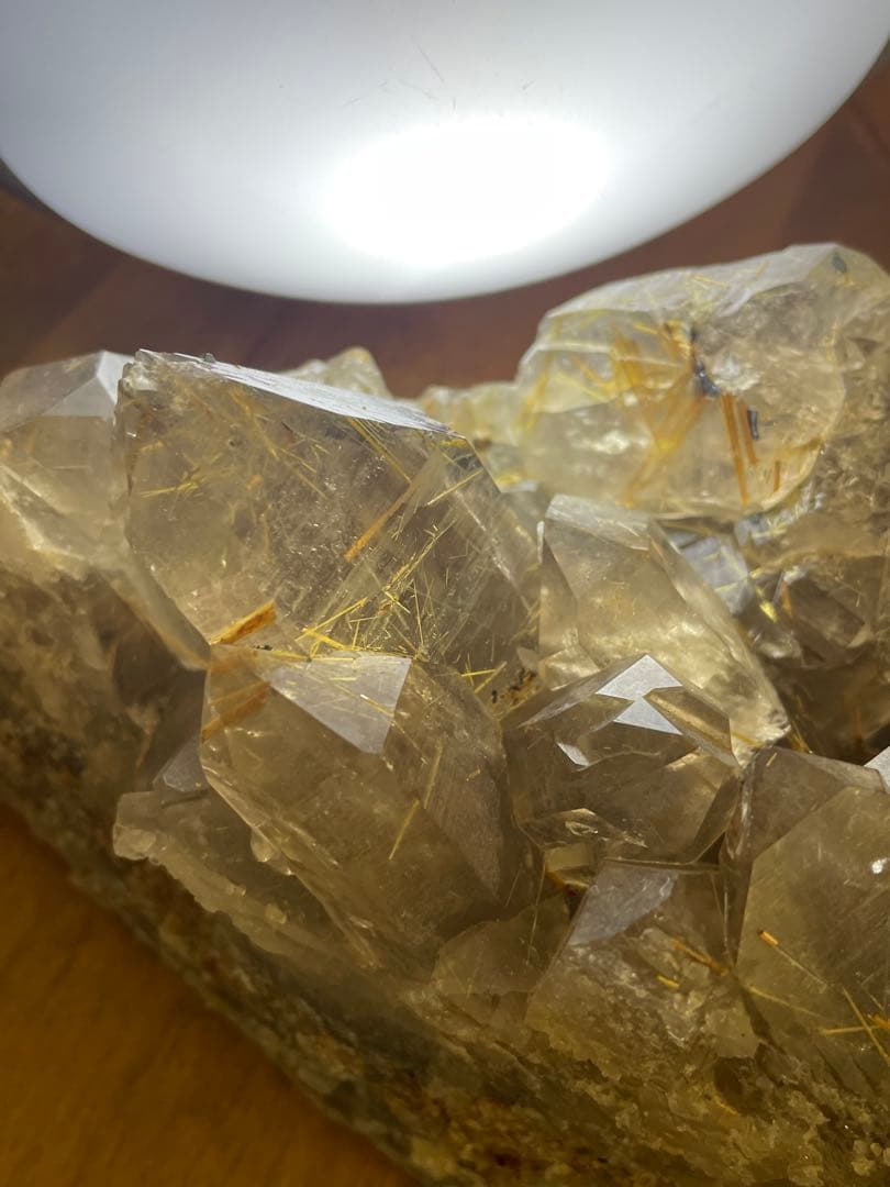 ブラジル産 ルチル入りスモーキークォーツ・クラスター（母岩付き）