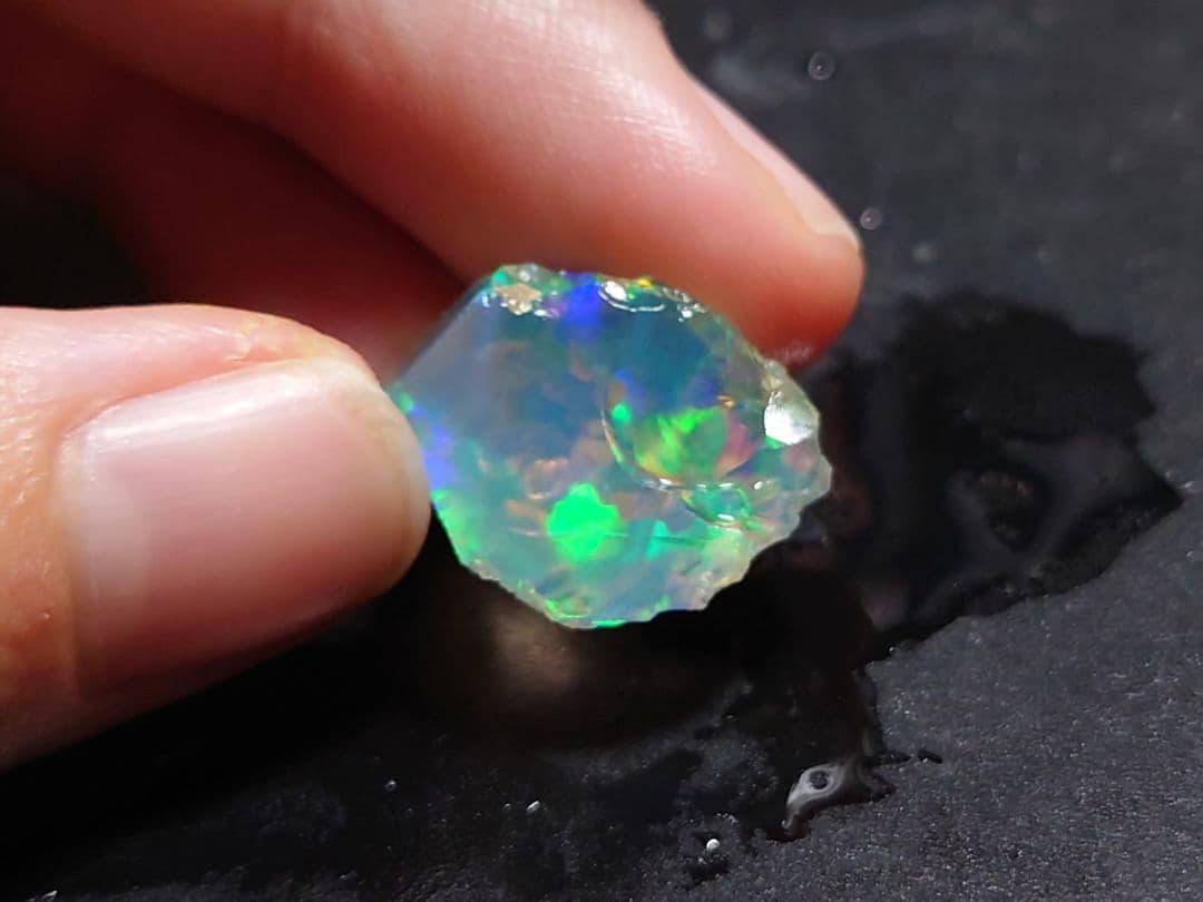 エチオピアウェロ産　チョーク　オパール 原石 鉱物標本 虹色