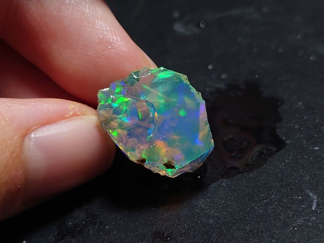 エチオピアウェロ産　チョーク　オパール 原石 鉱物標本 虹色