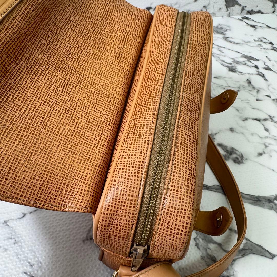 ハンティングワールド　メッセンジャーバッグ　斜め掛け　サファリ　ゴールド金具