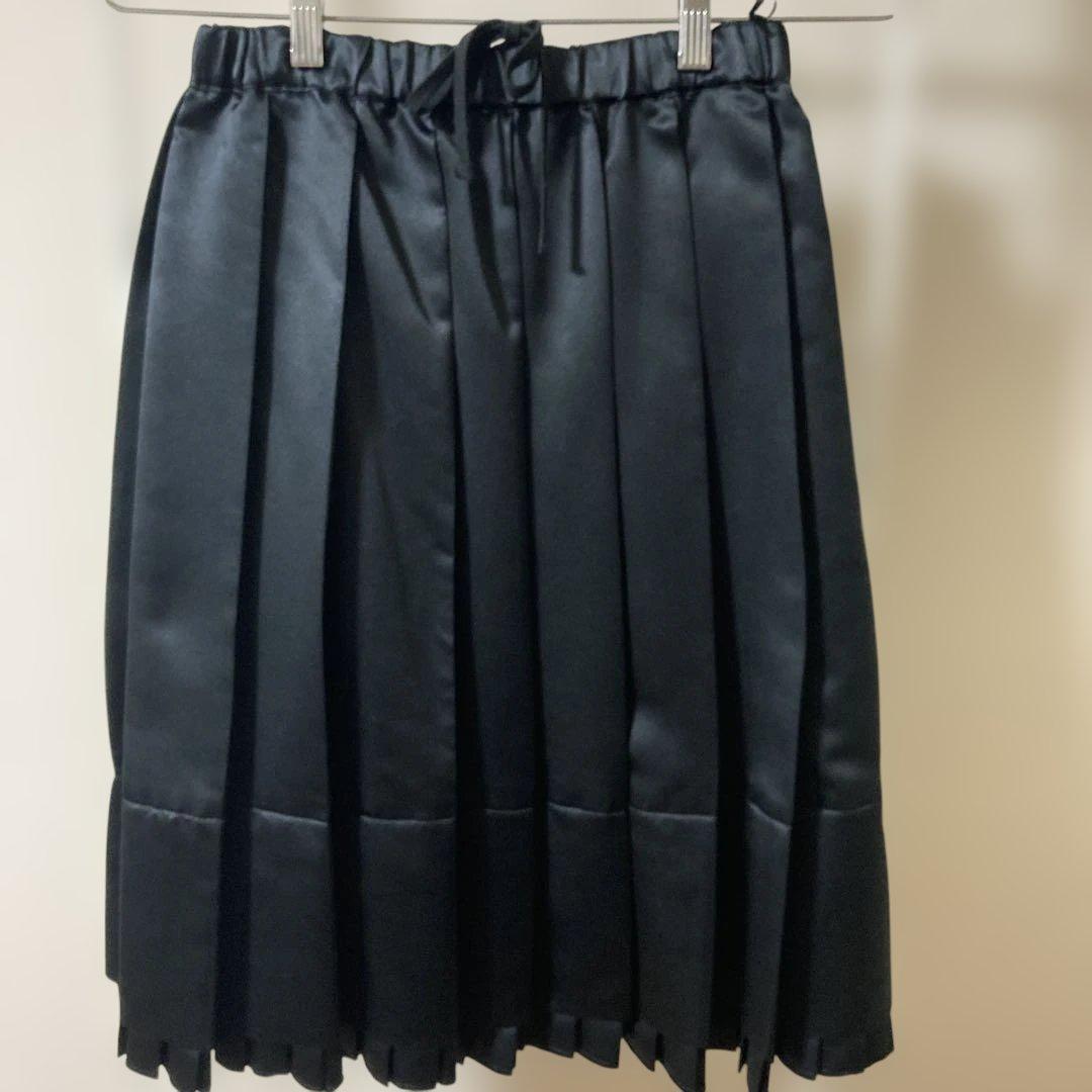 美品コムデギャルソンコムコム　上質サテンプリーツスカート