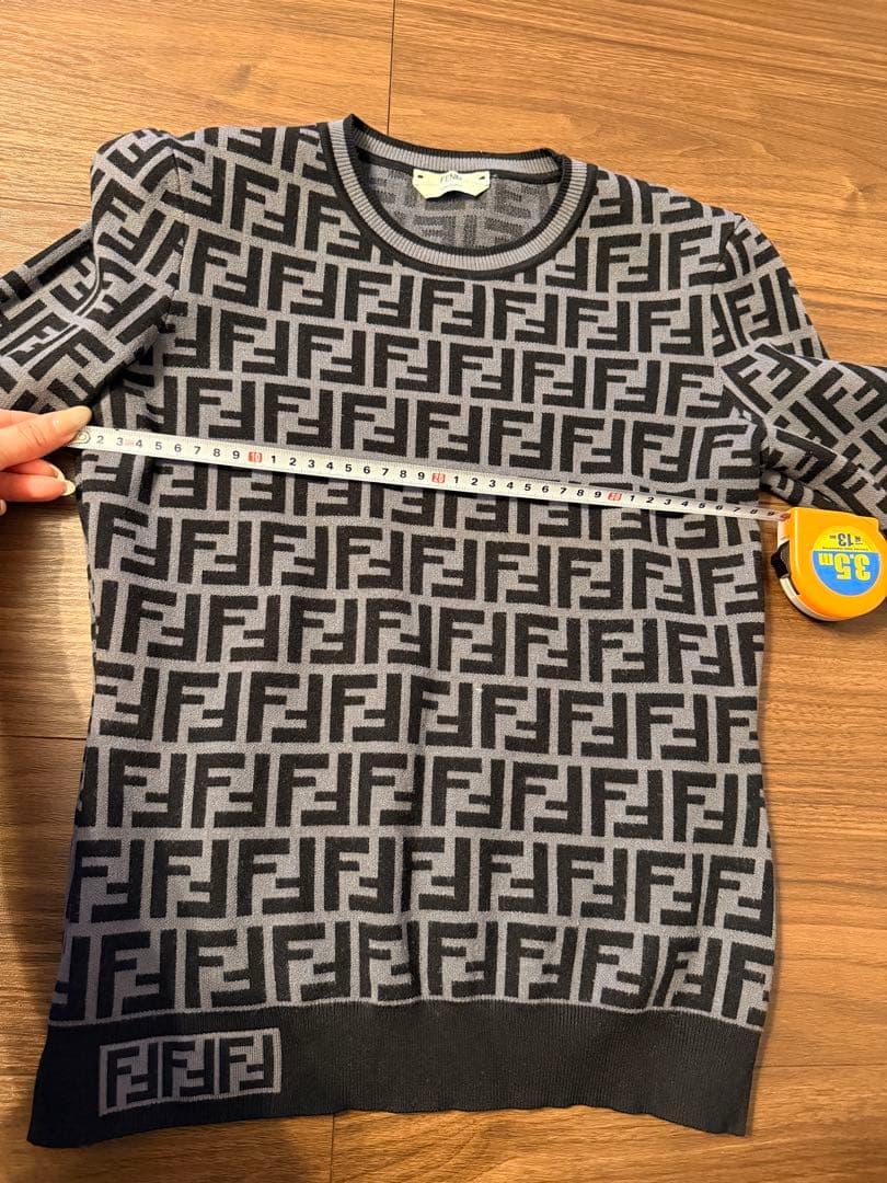 Fendiニットセーター