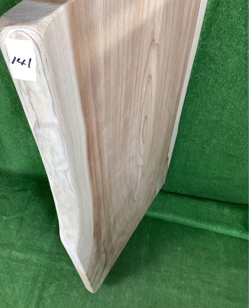 秋田県杉一枚板横110cm上巾48㎝中巾52㎝下巾57㎝×厚み4,1㎝