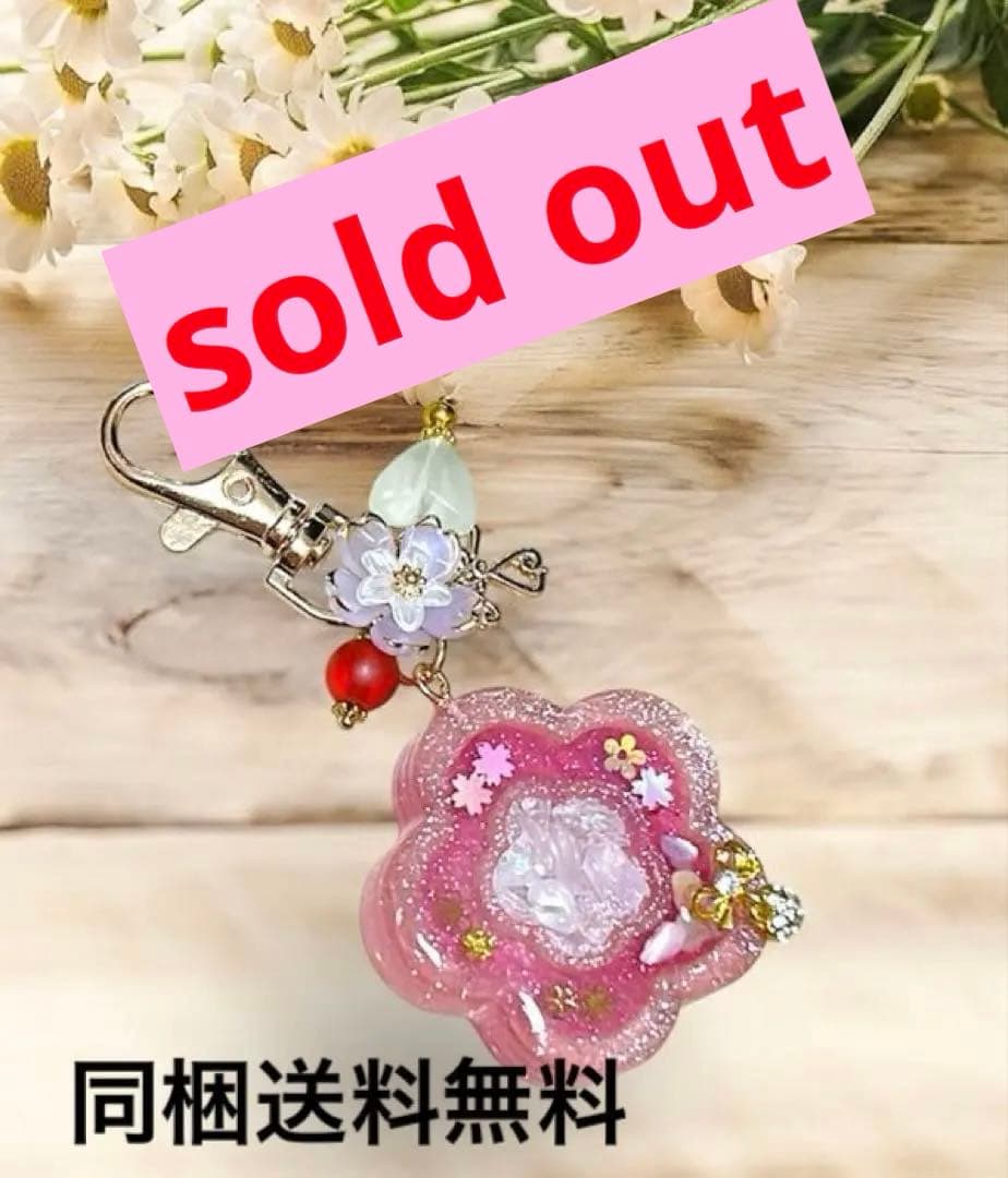 ピンクフラワー　キーホルダー　バッグチャーム　ローズクウォーツ　二液性レジン　花