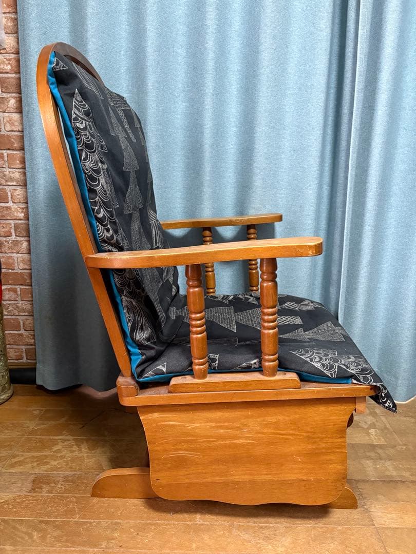 クッション付きロッキングチェア