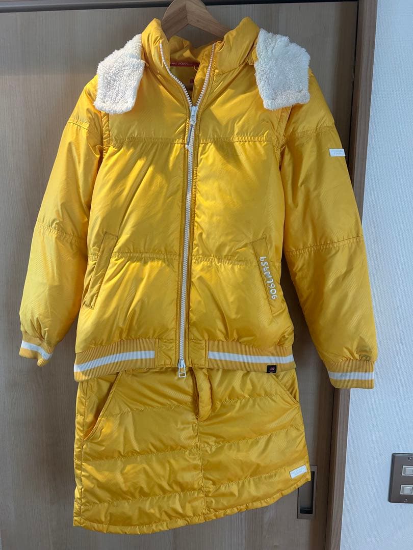 ニューバランス　イエロー フード付きダウンジャケット　スカートセット　サイズ2