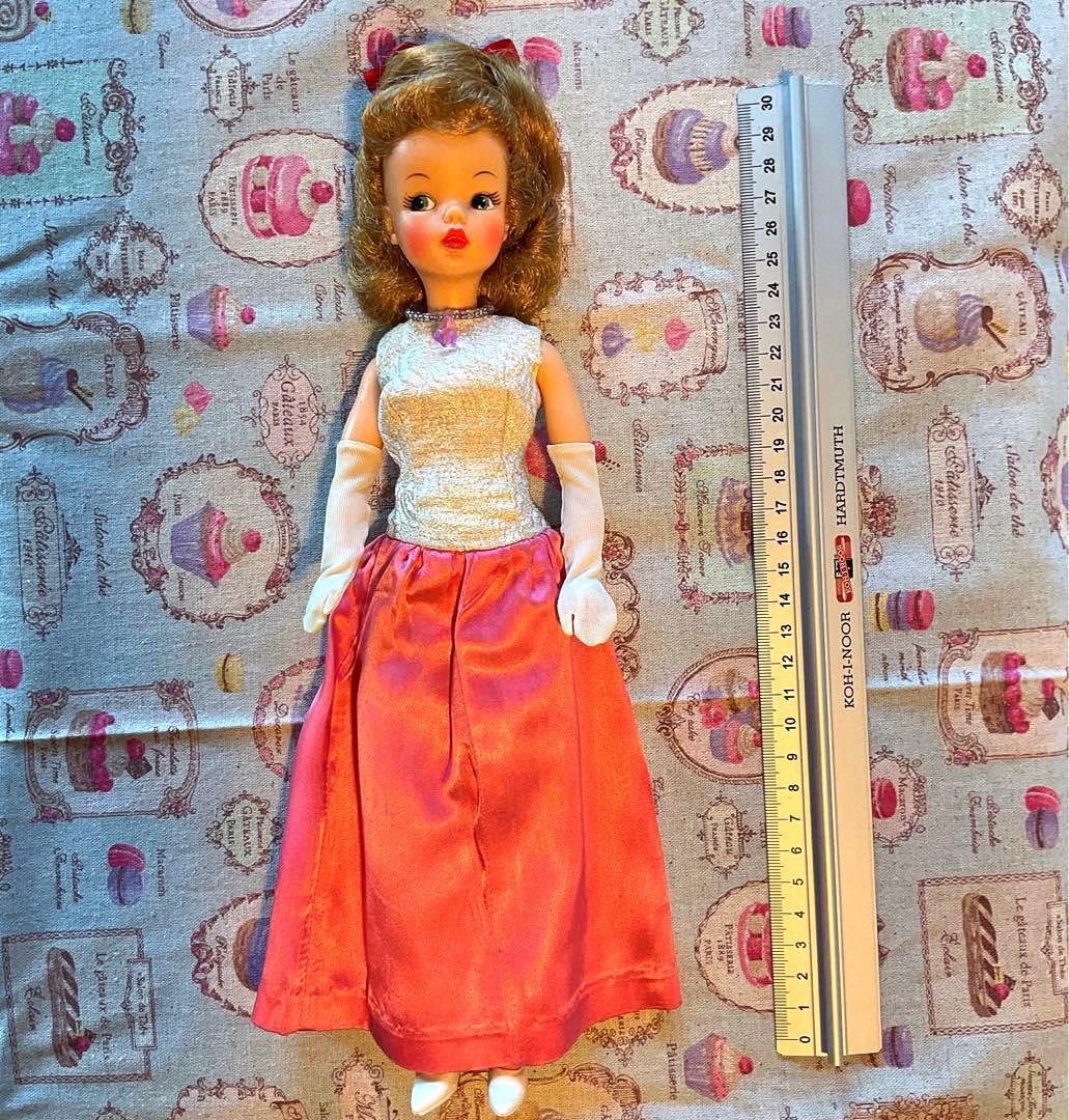 【レア】お団子ヘアのポーズンタミーちゃん(化粧箱&スタンド付き) ★ヴィンテージ