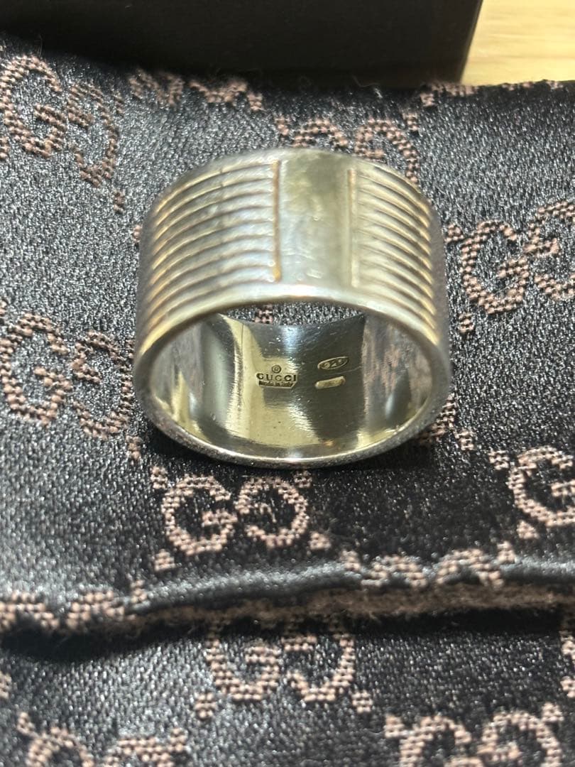 GUCCI シルバーリング ストライプデザイン