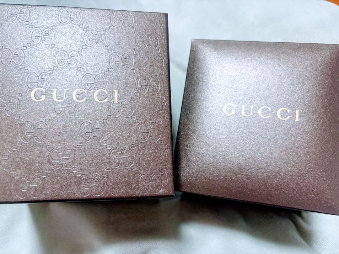 GUCCI ホワイト シリコンバンド 時計