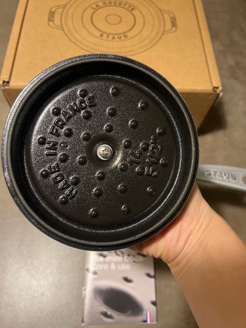 即日発送　新品未使用　ストウブソースパン 14 cm 鋳鉄 グレー　特別ノブ付き