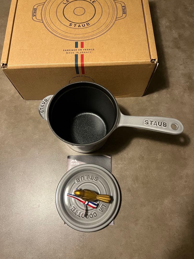 即日発送　新品未使用　ストウブソースパン 14 cm 鋳鉄 グレー　特別ノブ付き