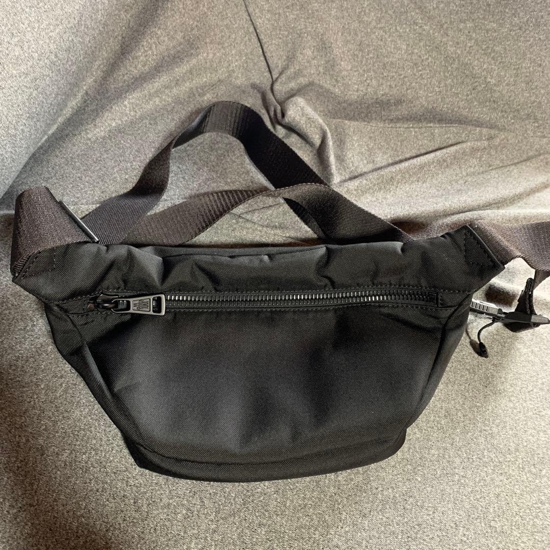 美品！モンクレール　Moncler ボディーバック