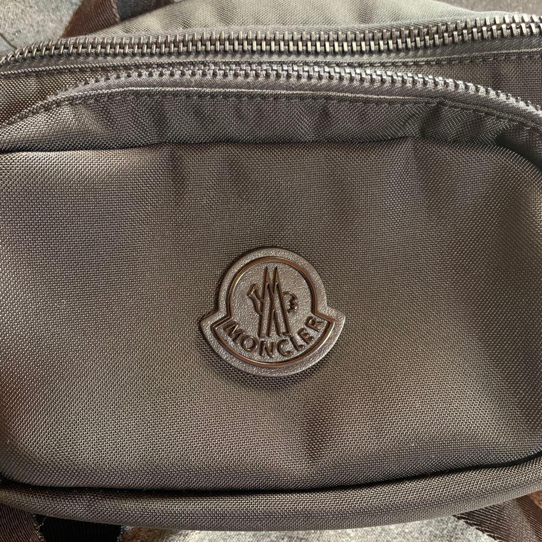 美品！モンクレール　Moncler ボディーバック