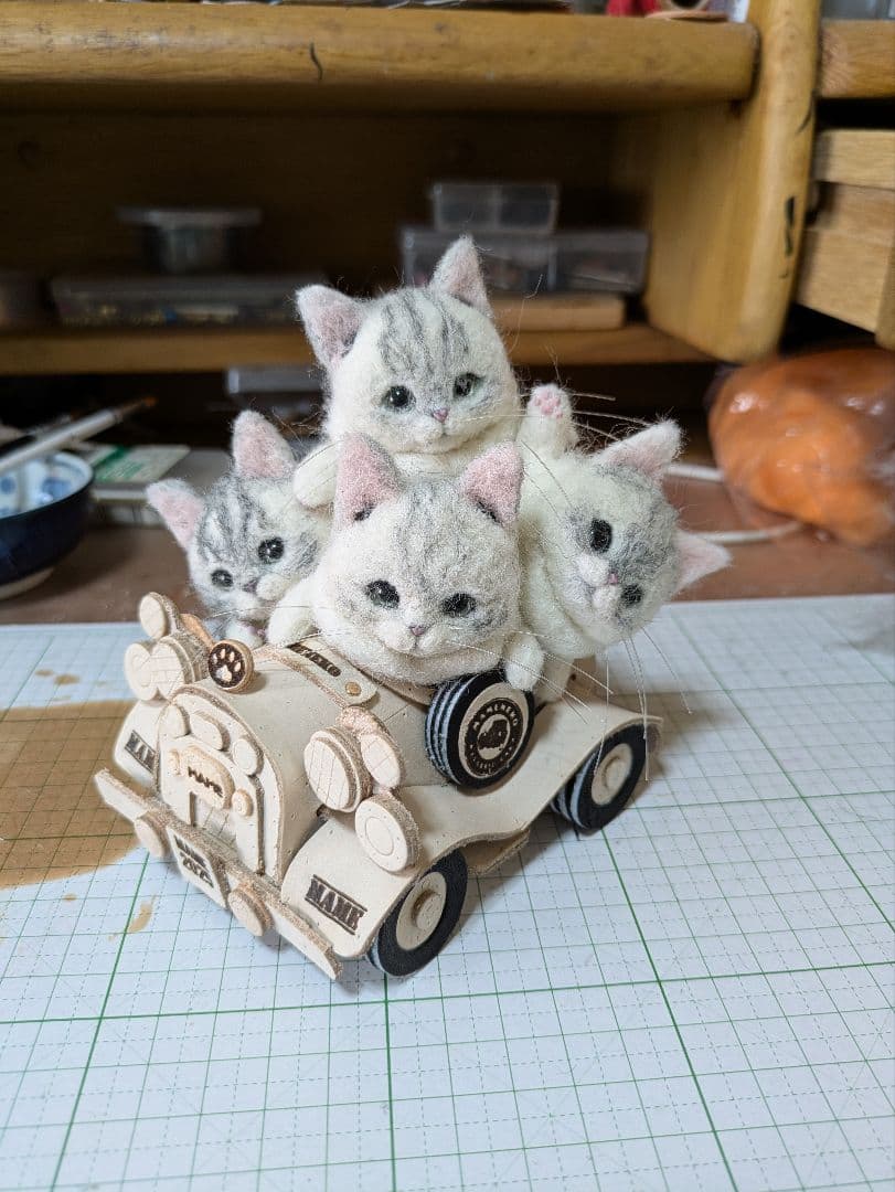 こもちゃんです 豆猫アーティストPECO-LIN