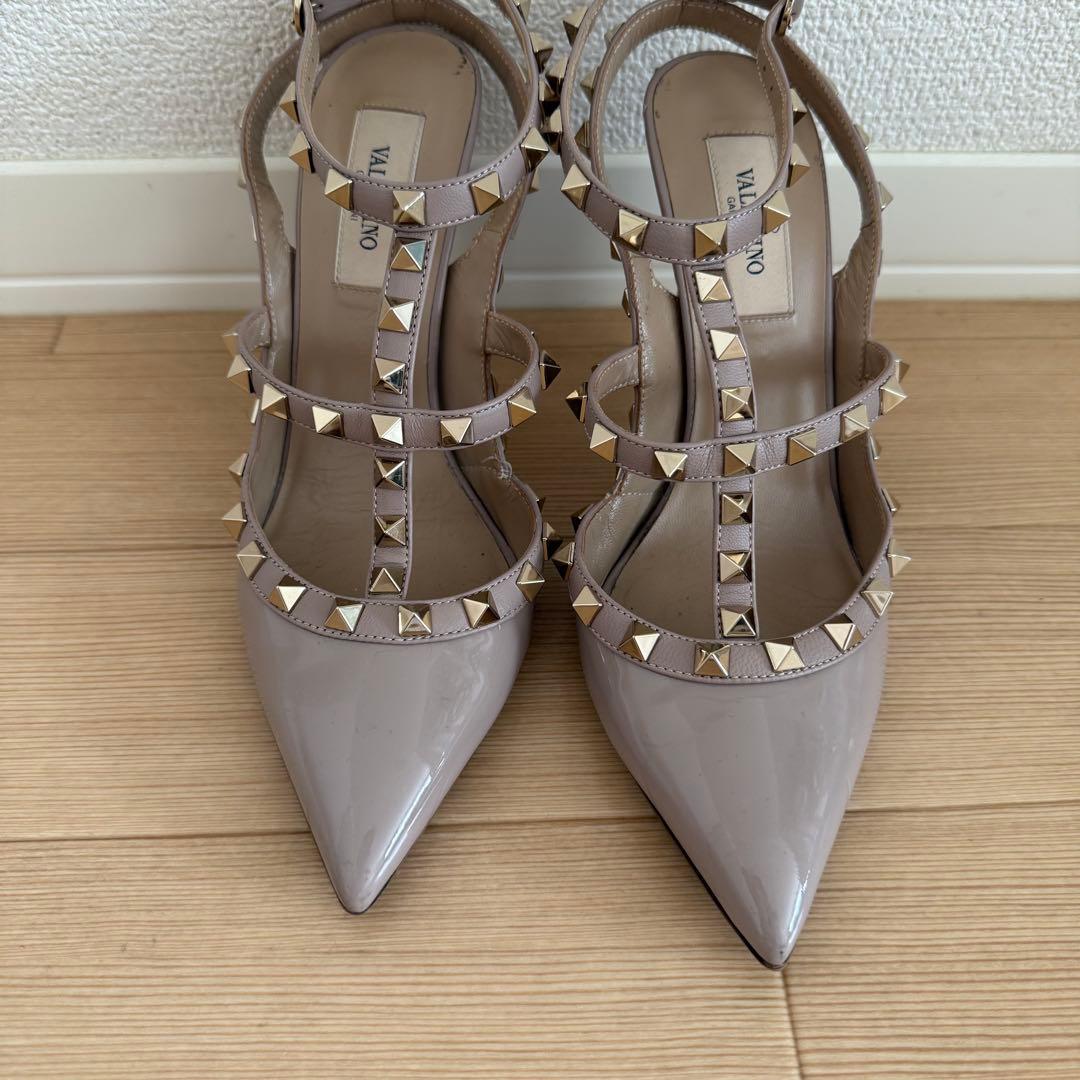 VALENTINO ロックスタッズ エナメル ストラップ