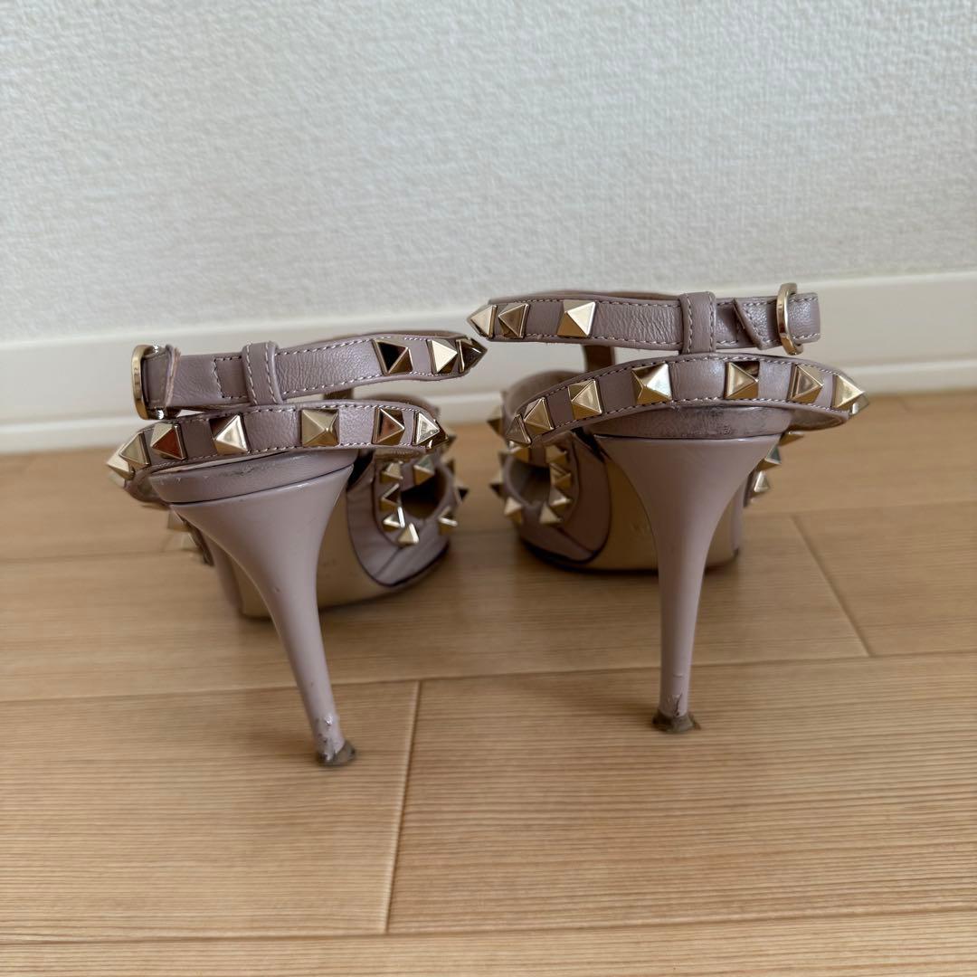 VALENTINO ロックスタッズ エナメル ストラップ