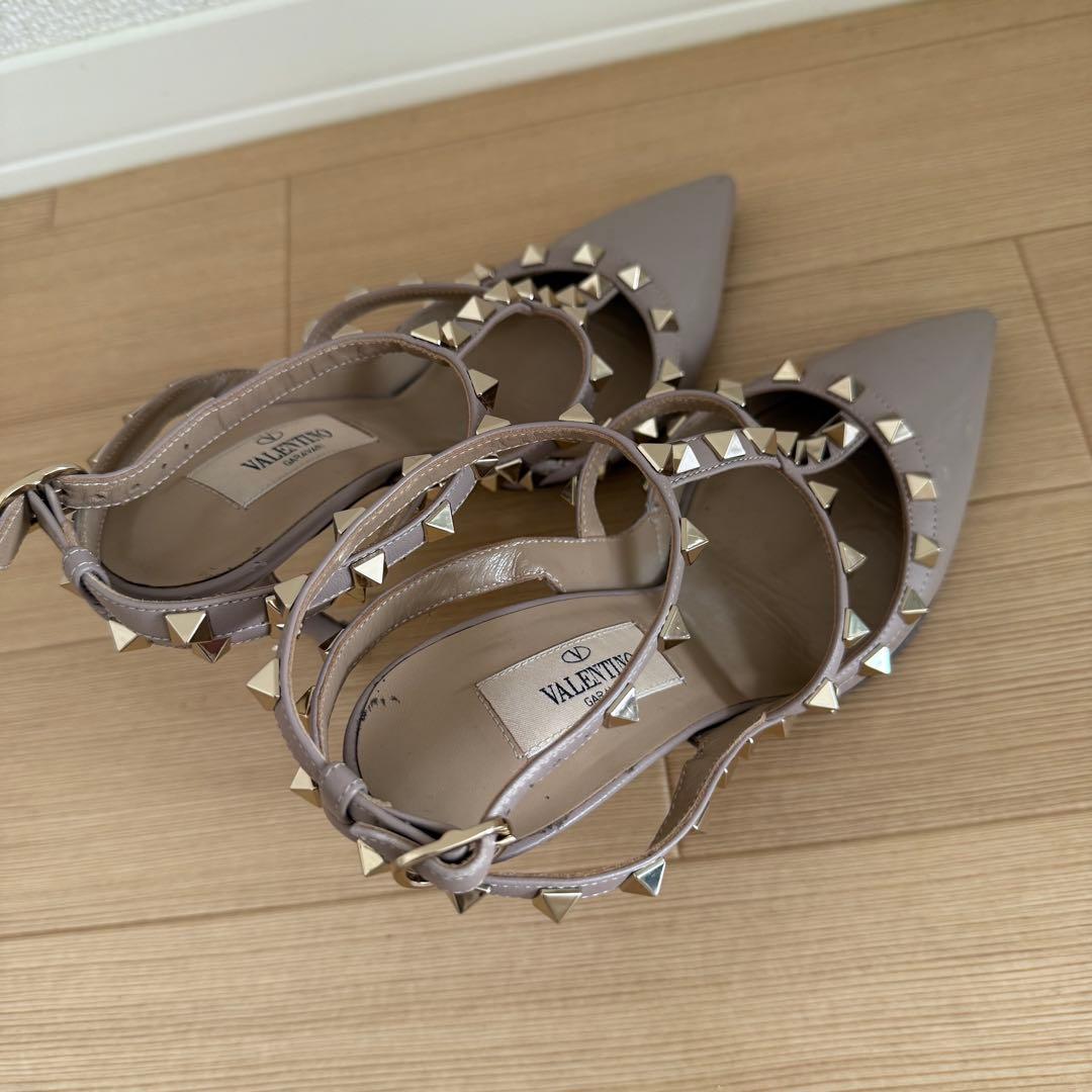 VALENTINO ロックスタッズ エナメル ストラップ